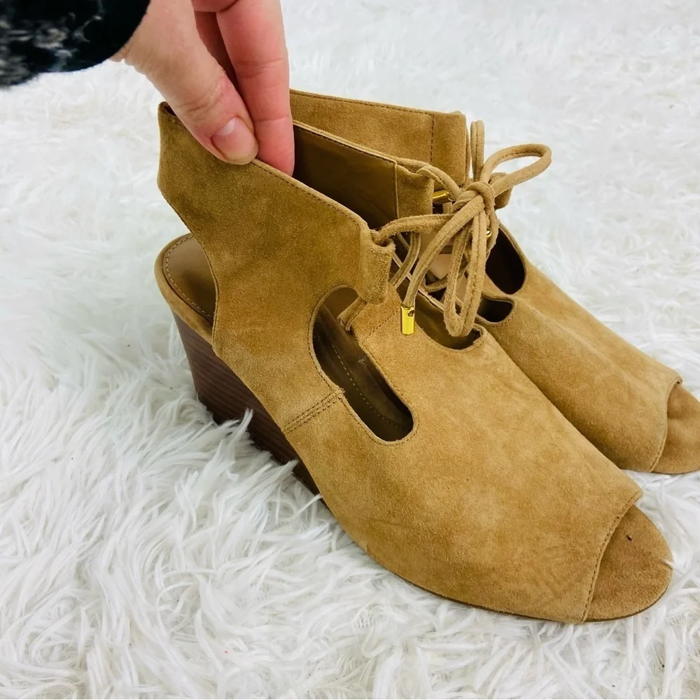 LAUREN RALPH LAUREN tan camel 100% sheep leather open toe suede wedge heels 6.5